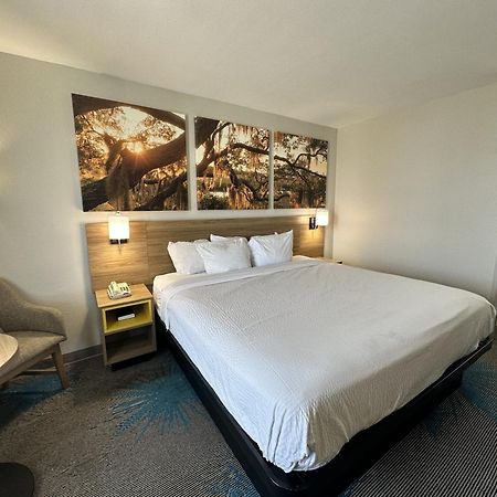 Days Inn By Wyndham Adel I-75 Bagian luar foto