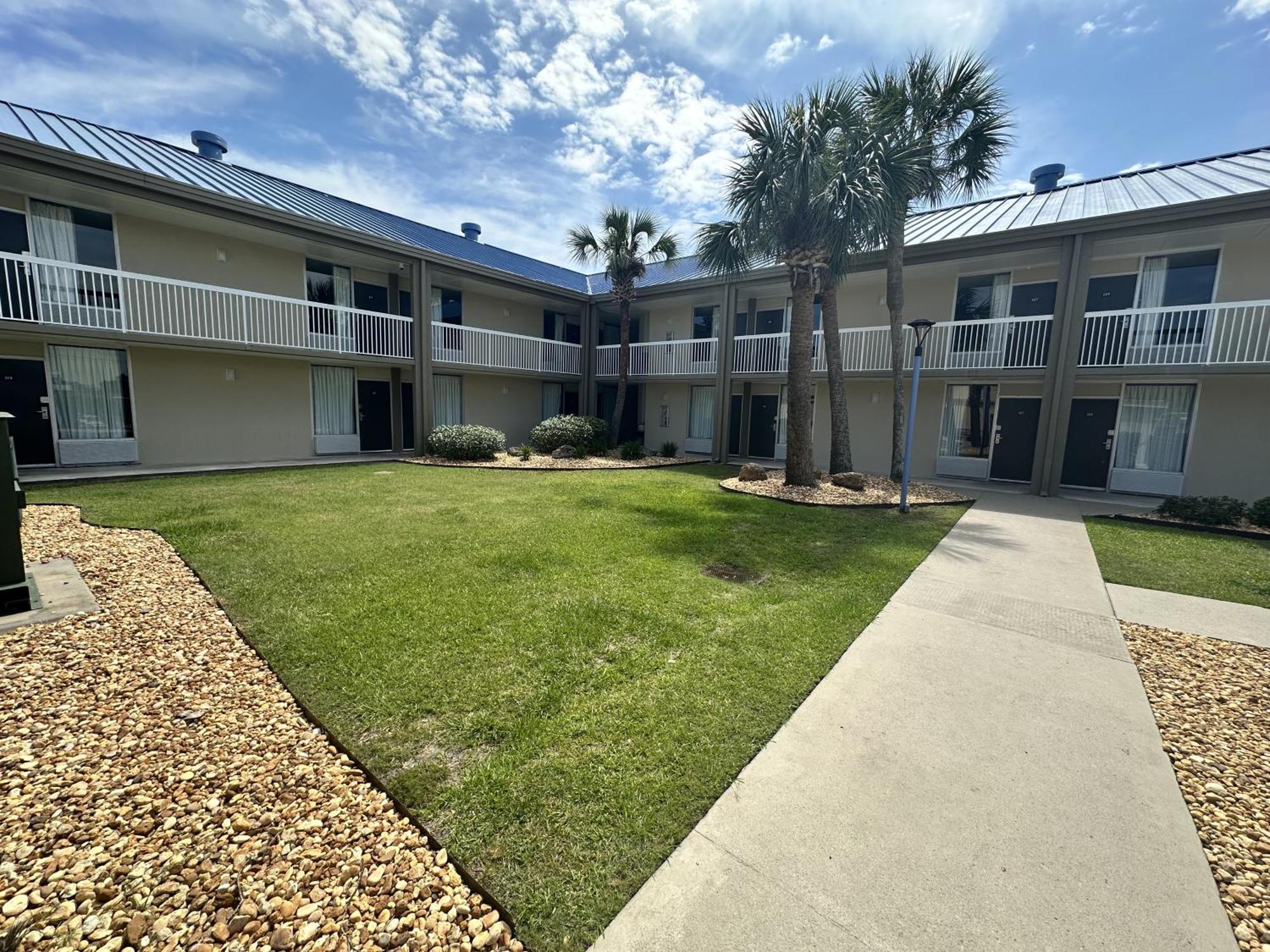 Days Inn By Wyndham Adel I-75 Bagian luar foto