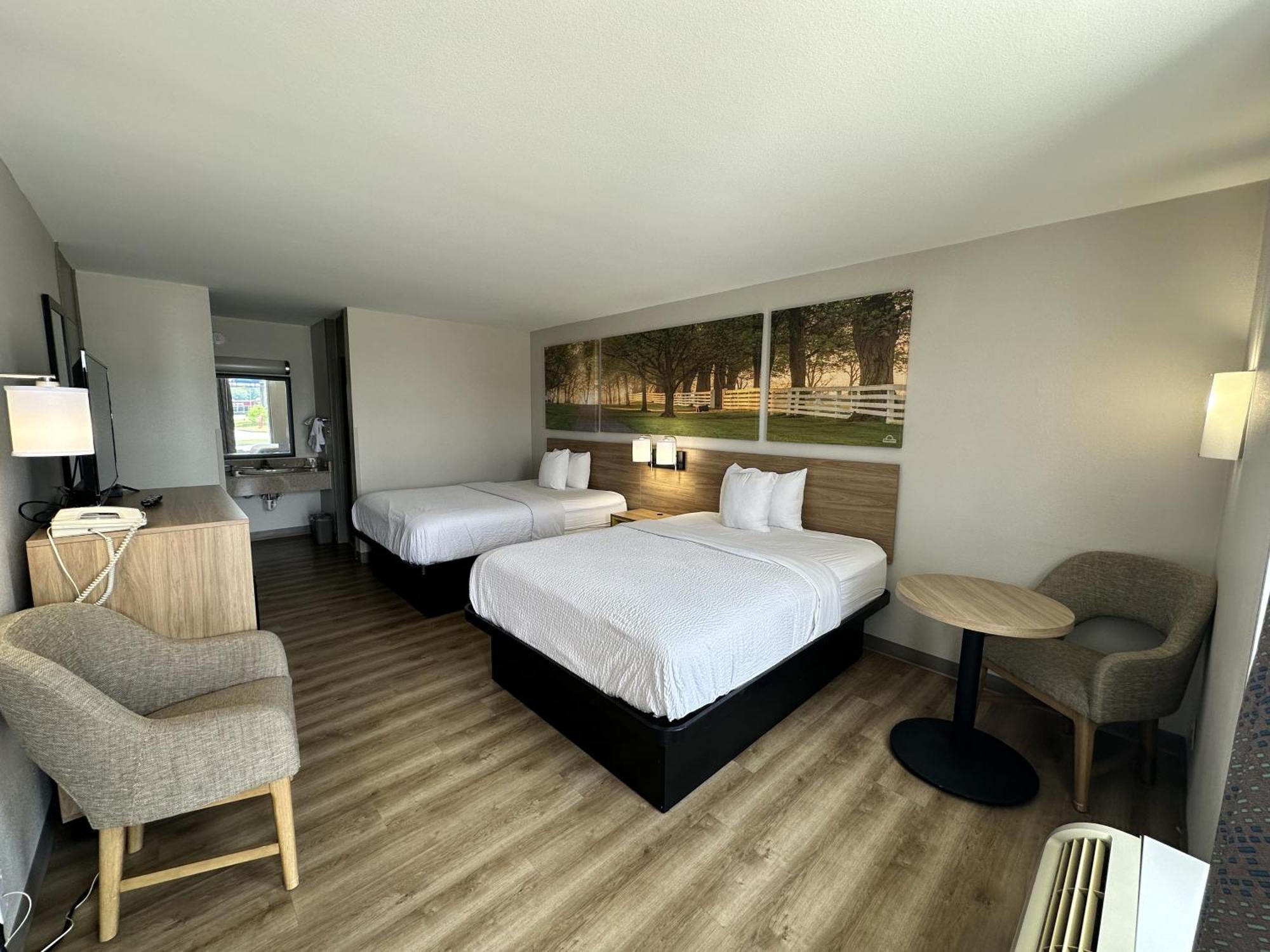Days Inn By Wyndham Adel I-75 Bagian luar foto