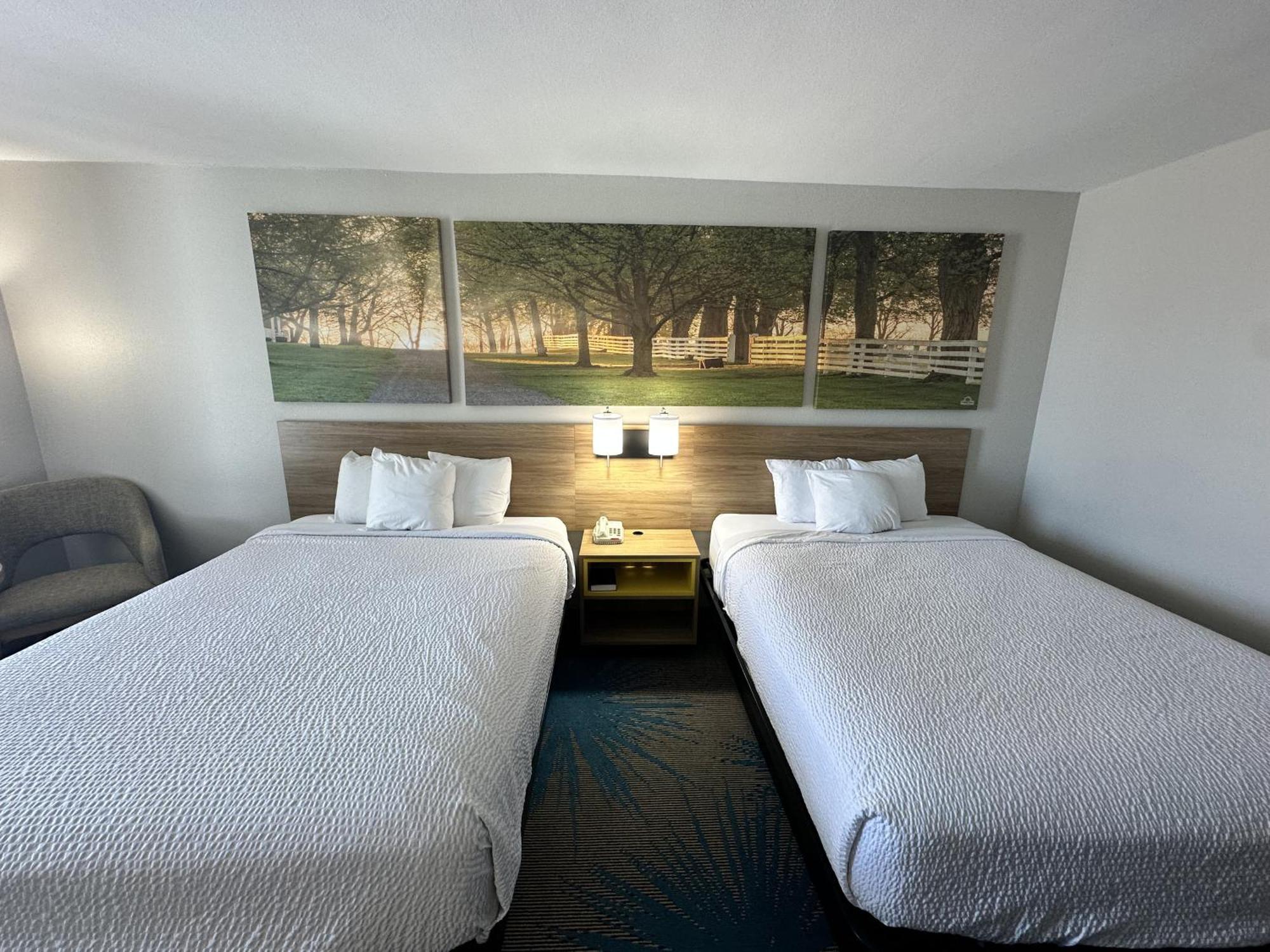 Days Inn By Wyndham Adel I-75 Bagian luar foto