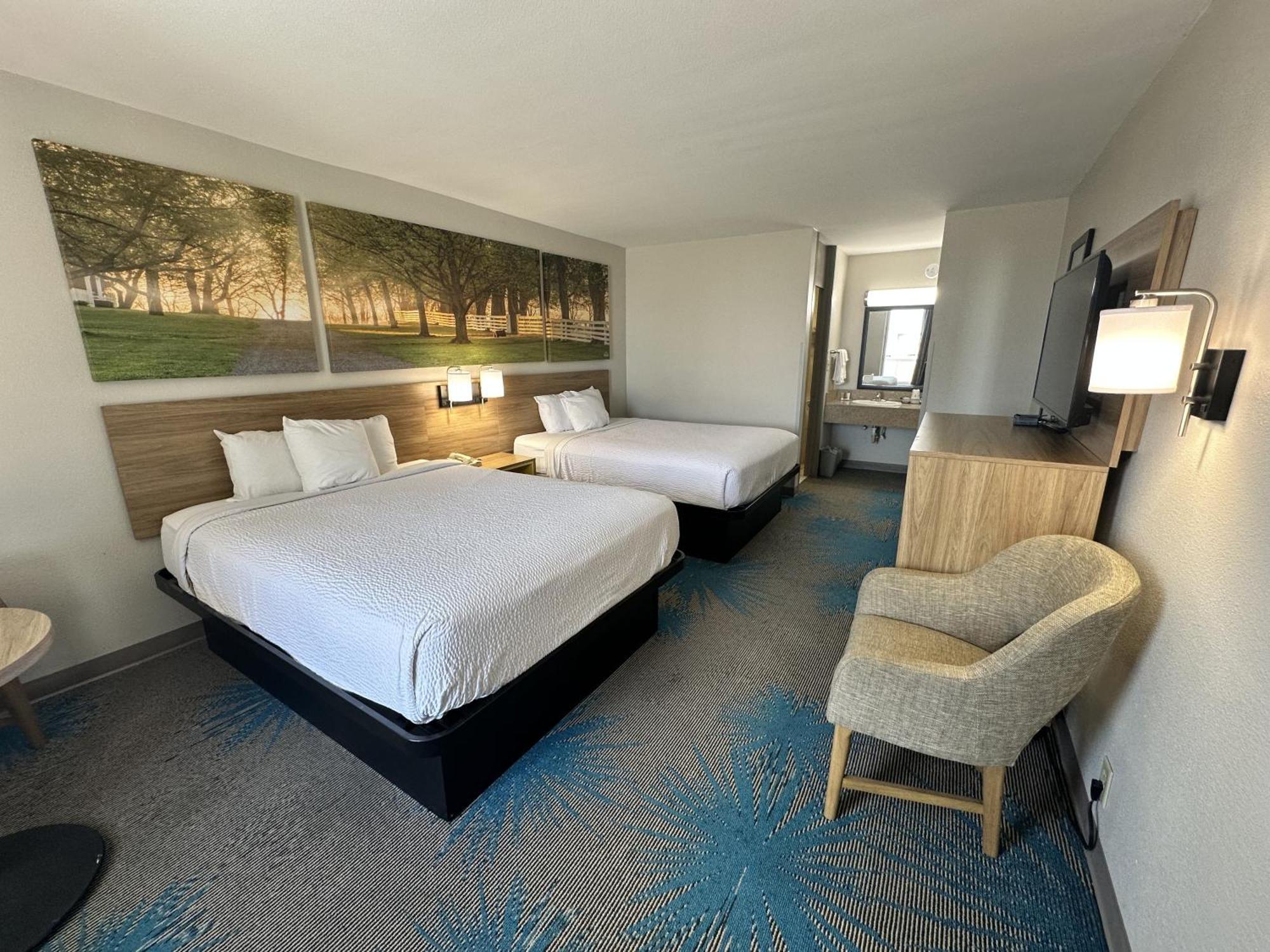 Days Inn By Wyndham Adel I-75 Bagian luar foto