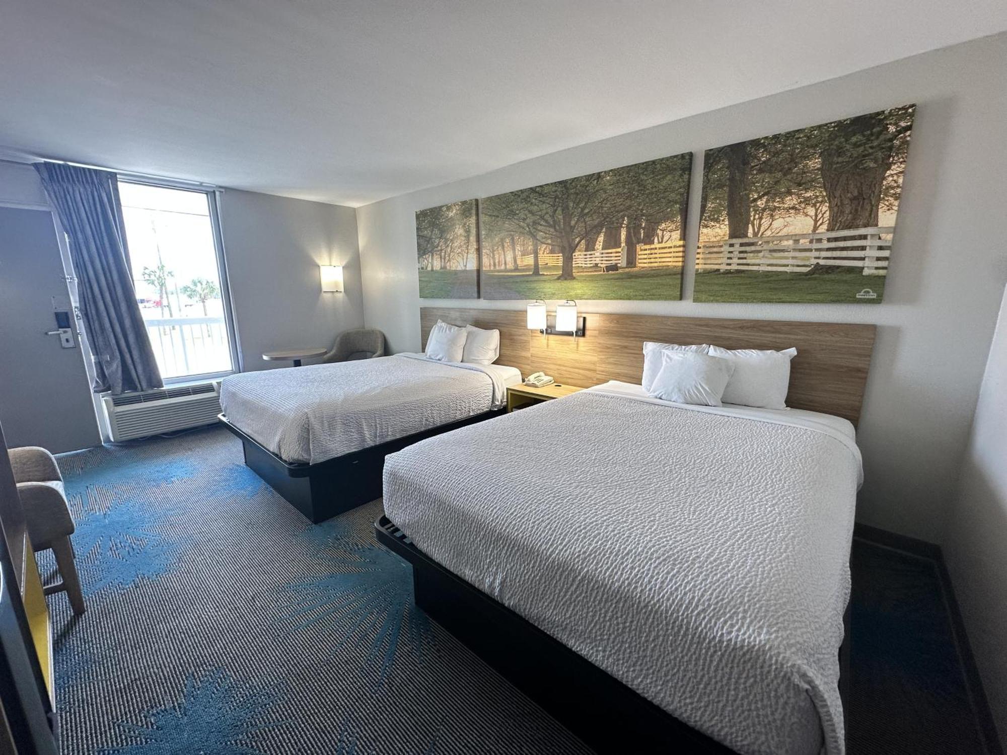 Days Inn By Wyndham Adel I-75 Bagian luar foto