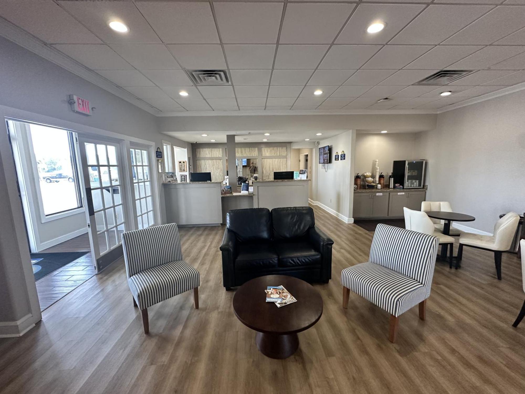 Days Inn By Wyndham Adel I-75 Bagian luar foto