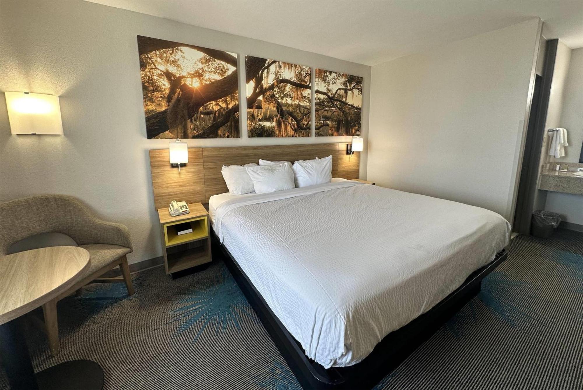 Days Inn By Wyndham Adel I-75 Bagian luar foto