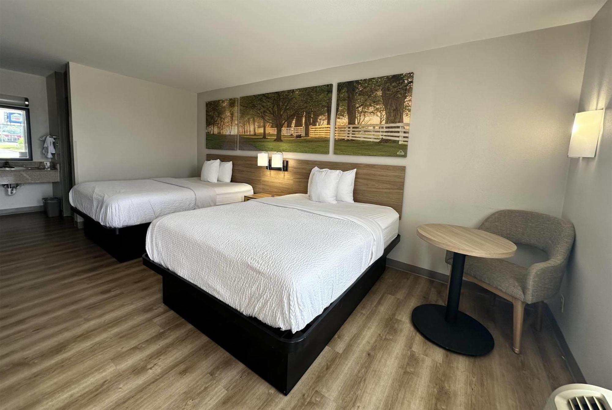 Days Inn By Wyndham Adel I-75 Bagian luar foto
