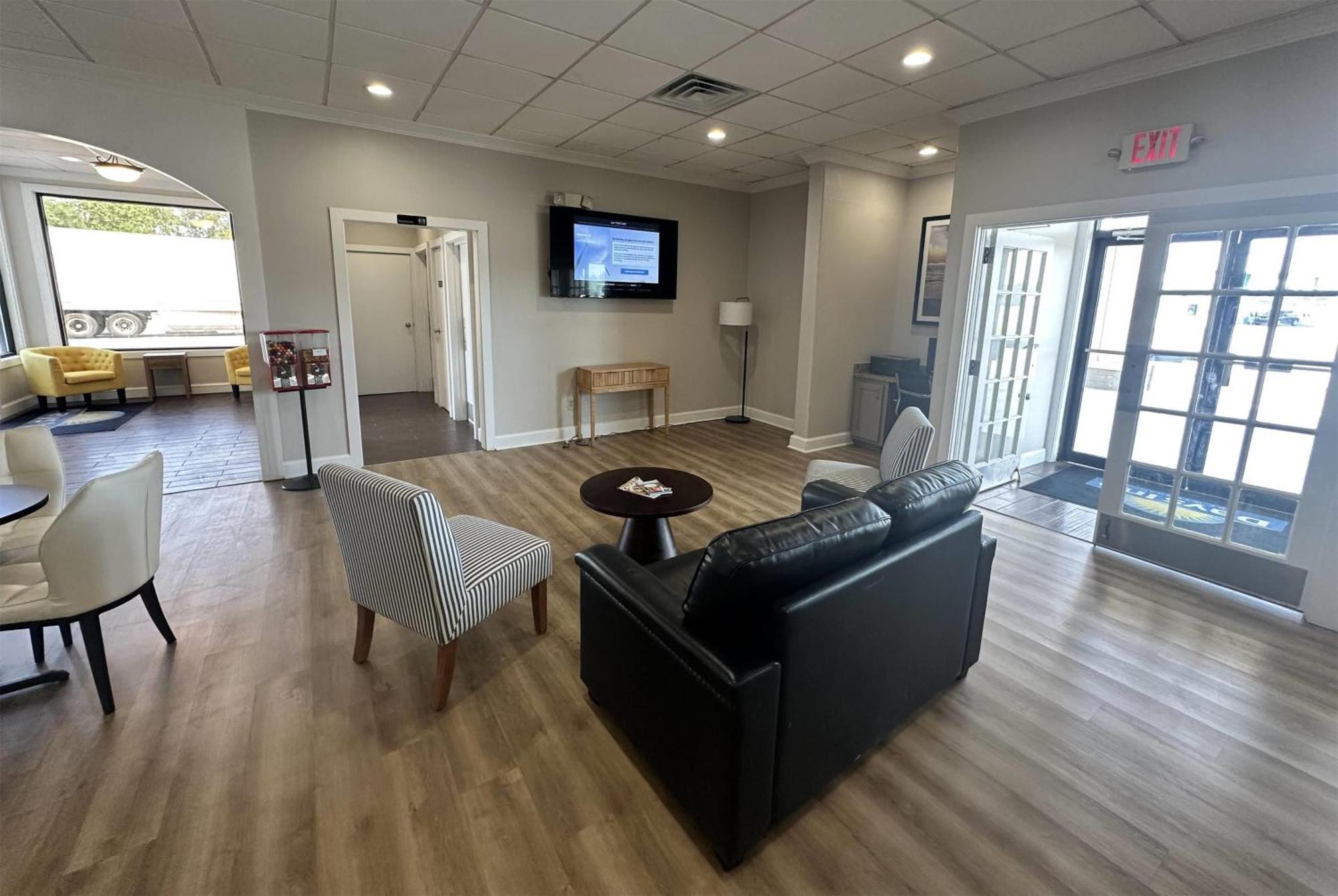 Days Inn By Wyndham Adel I-75 Bagian luar foto
