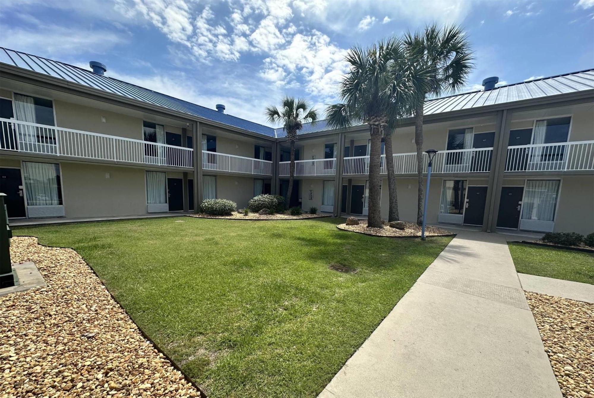 Days Inn By Wyndham Adel I-75 Bagian luar foto