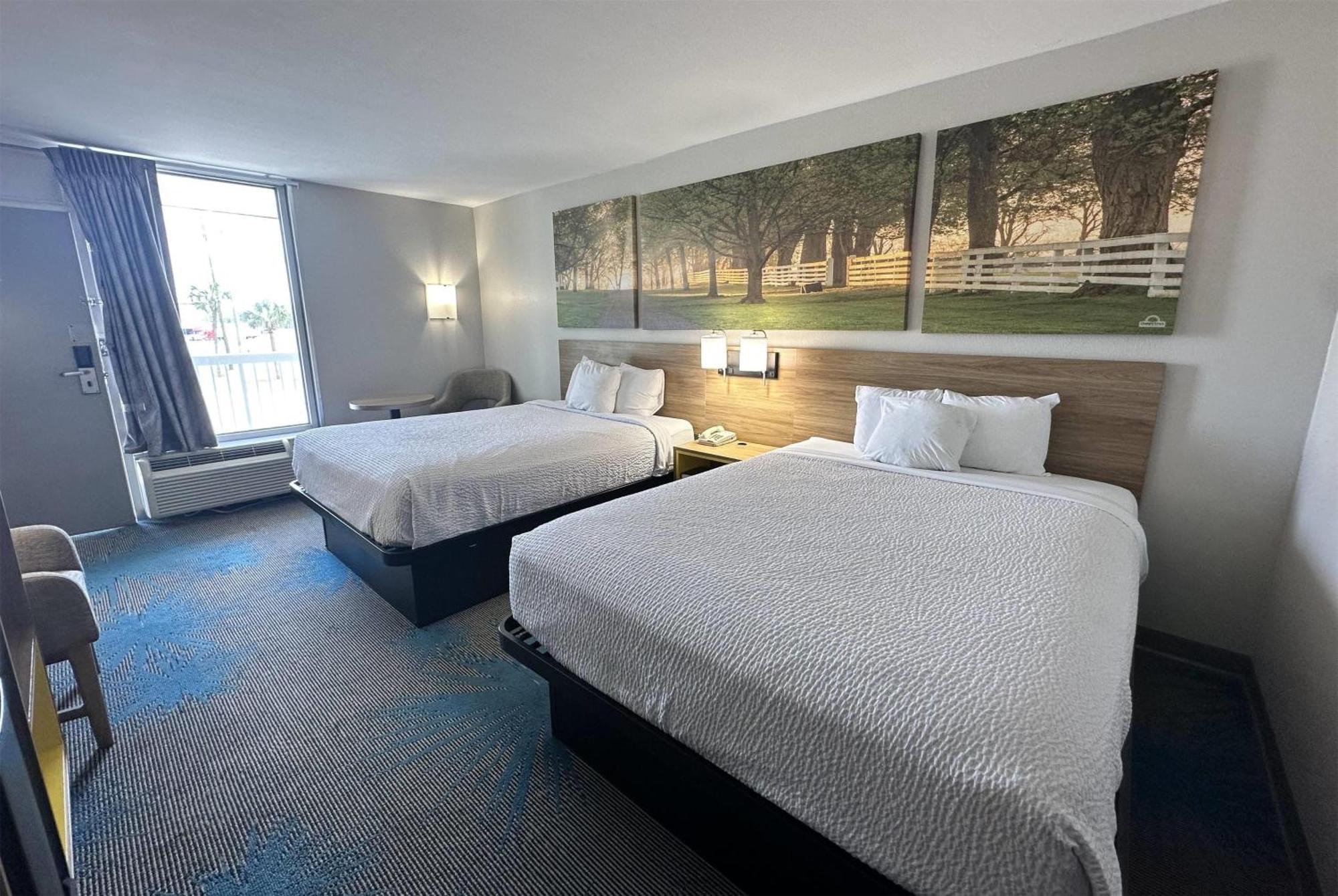 Days Inn By Wyndham Adel I-75 Bagian luar foto